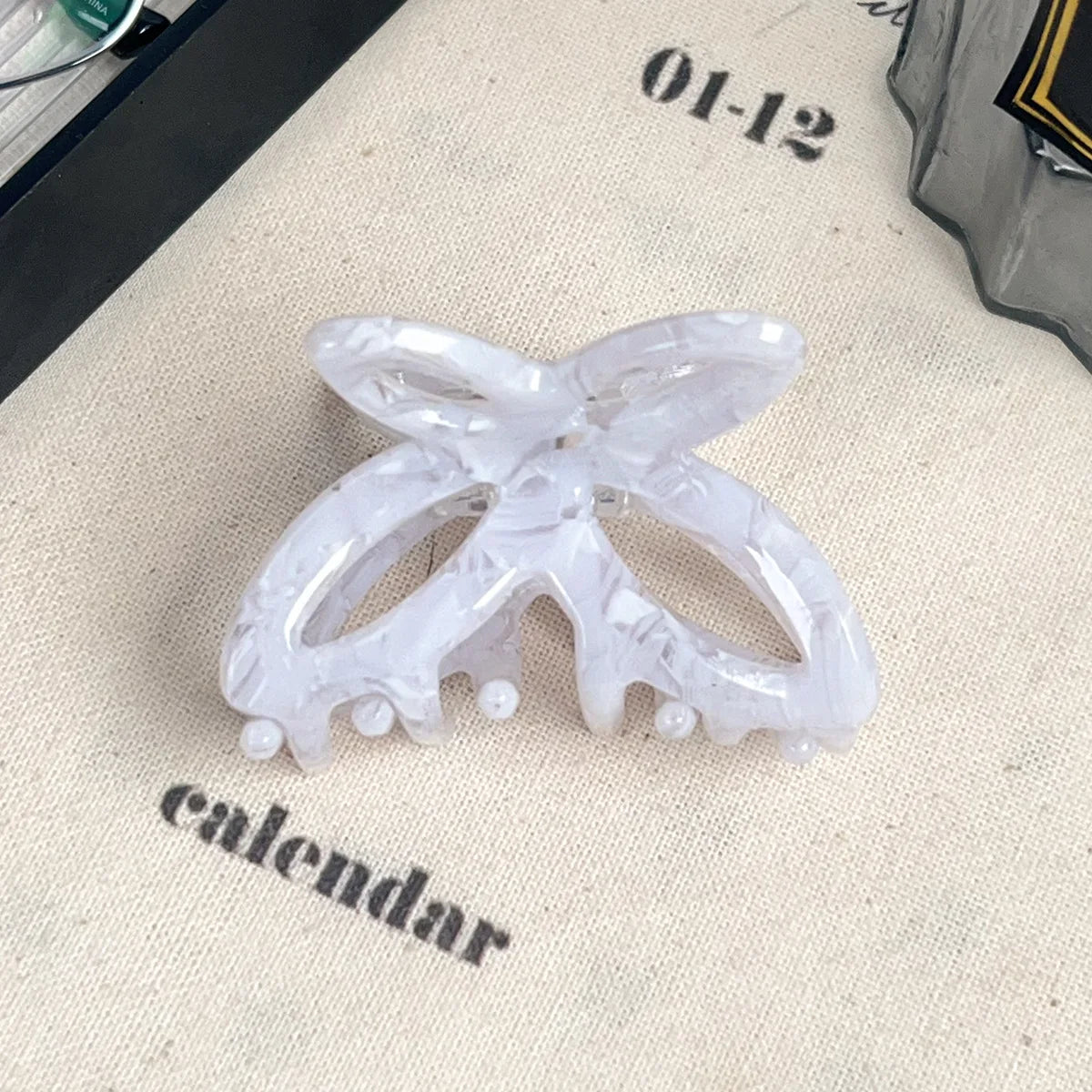 Small Butterfly Beautiful Hollow Butterfly Knot Hair Clip At The Nape of The Head Hair Clip Shark Clip Hair Accessory for Women