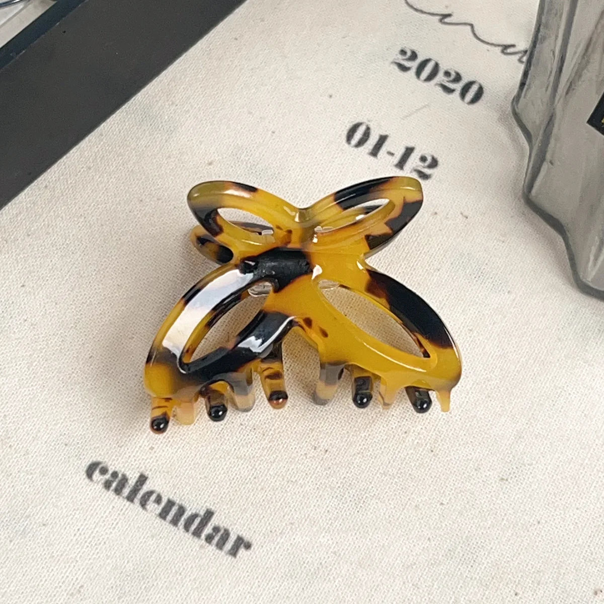 Small Butterfly Beautiful Hollow Butterfly Knot Hair Clip At The Nape of The Head Hair Clip Shark Clip Hair Accessory for Women