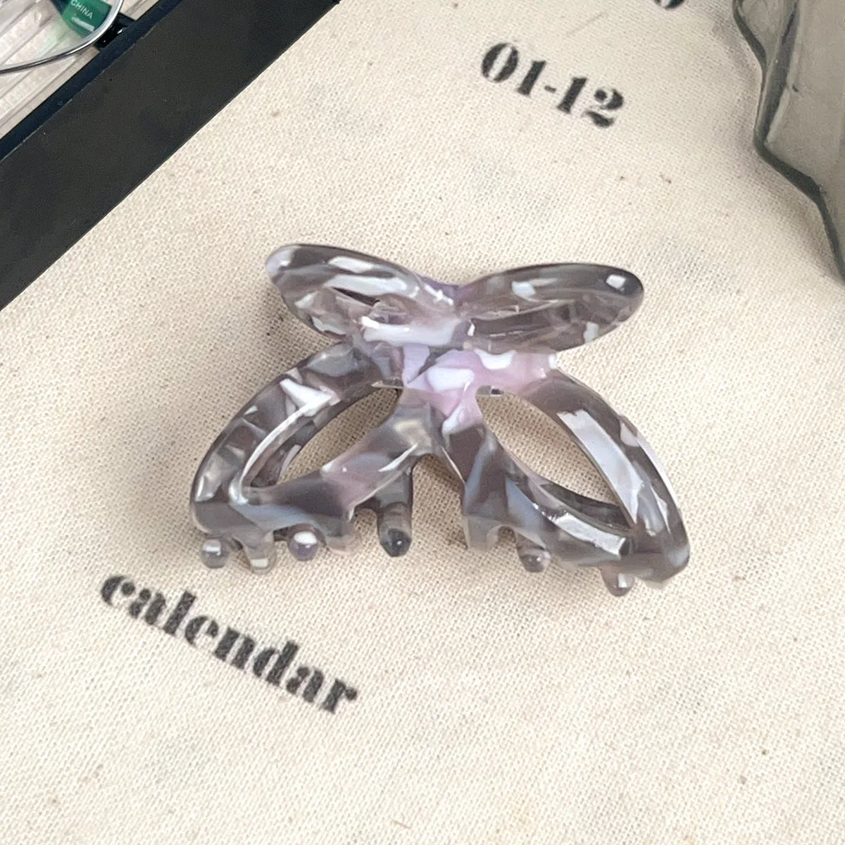 Small Butterfly Beautiful Hollow Butterfly Knot Hair Clip At The Nape of The Head Hair Clip Shark Clip Hair Accessory for Women