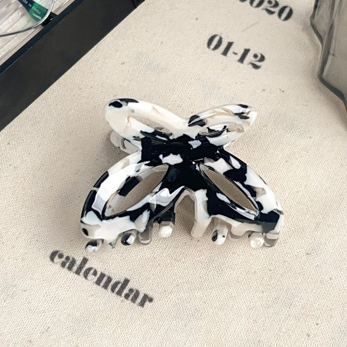 Small Butterfly Beautiful Hollow Butterfly Knot Hair Clip At The Nape of The Head Hair Clip Shark Clip Hair Accessory for Women