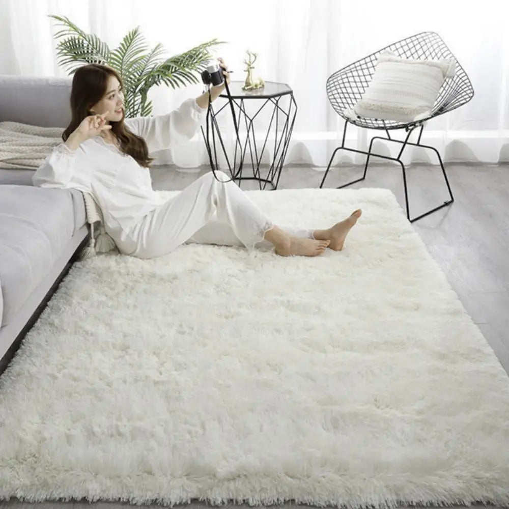 VIKAMA Silk and Wool Carpet, Solid Color, Simple Style, Suitable for Home Bedrooms, Bedside Rug, Dirt-resistant and Warm.