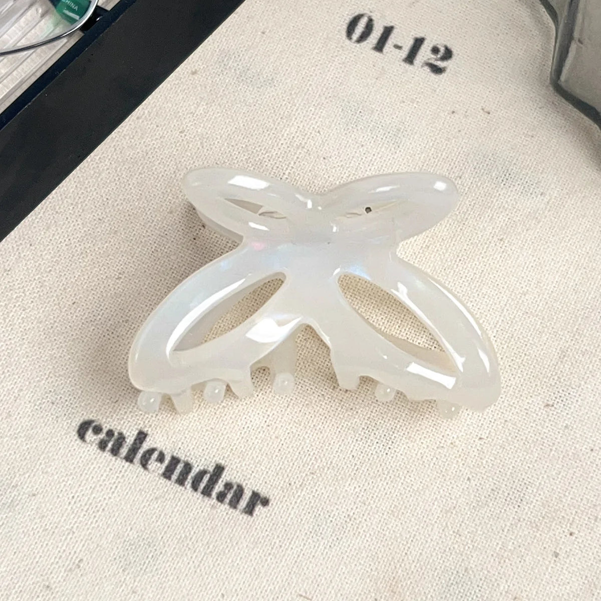 Small Butterfly Beautiful Hollow Butterfly Knot Hair Clip At The Nape of The Head Hair Clip Shark Clip Hair Accessory for Women